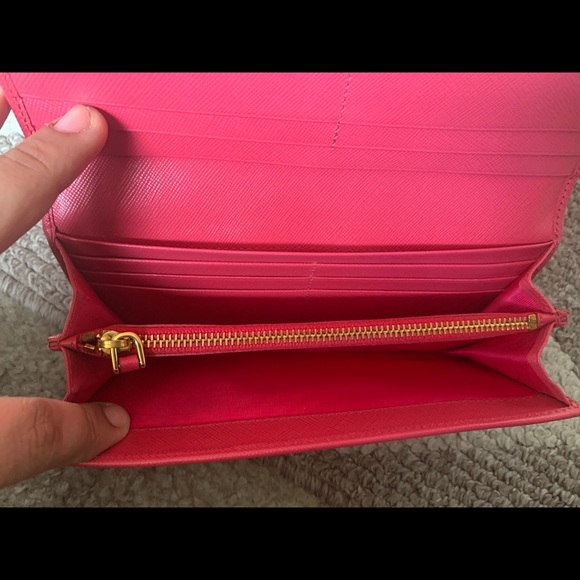 Gorgeous! Authentic Pink Prada Wallet - Picture 10 of 13